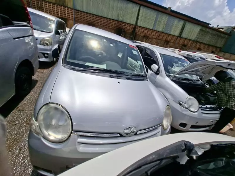 Toyota Sienta   - 2012