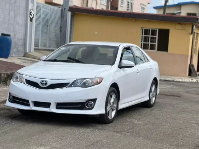 Toyota Camry   - 2013