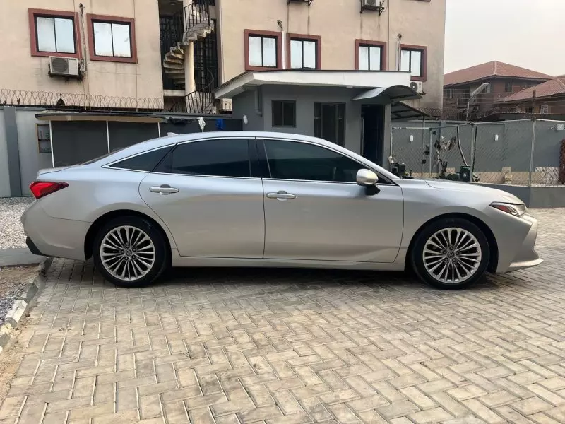Toyota Avalon   - 2020