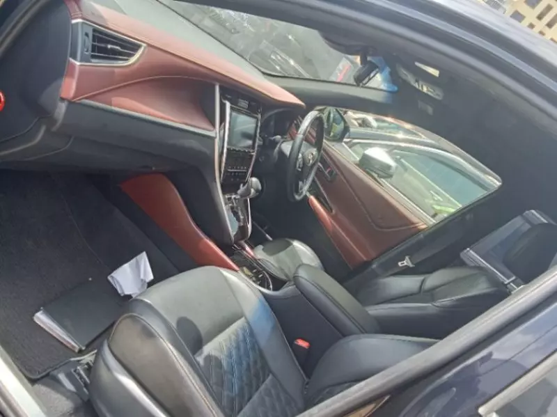Toyota Harrier   - 2018