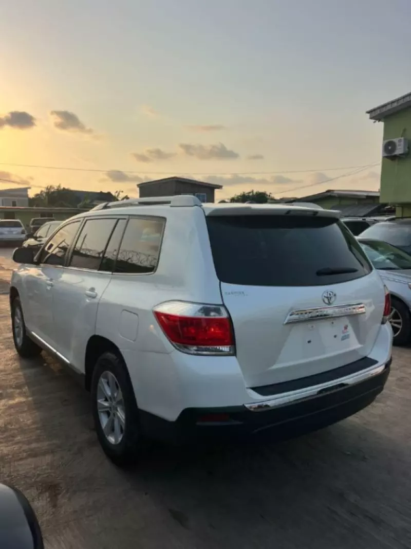 Toyota Highlander   - 2012