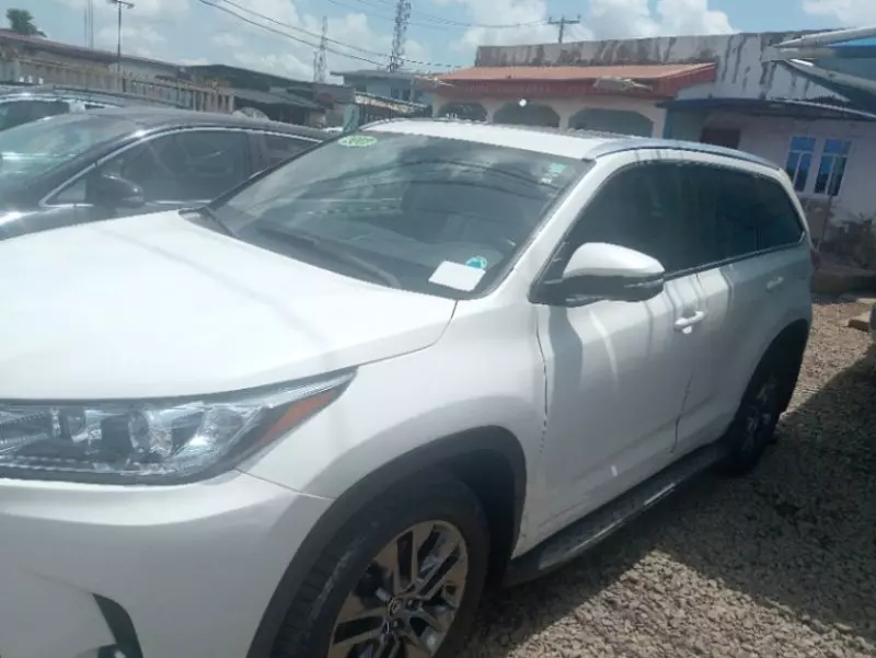 Toyota Highlander   - 2017
