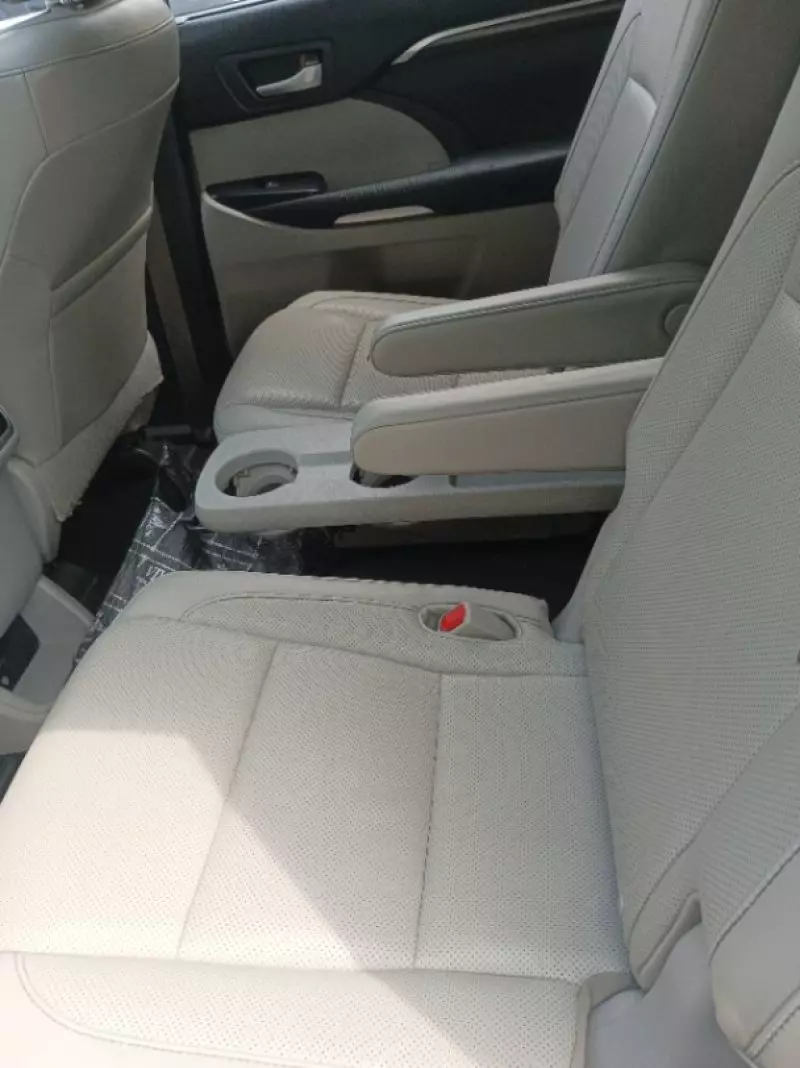 Toyota Highlander   - 2016