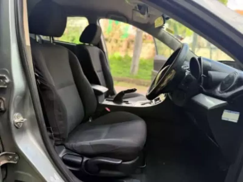 Mazda Axela    - 2010