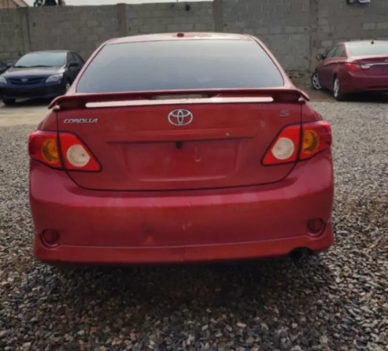 Toyota Corolla   - 2010