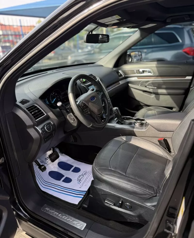 Ford Explorer   - 2018