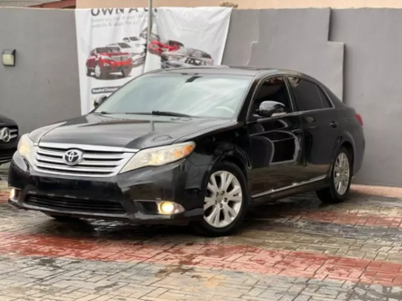 Toyota Avalon   - 2012