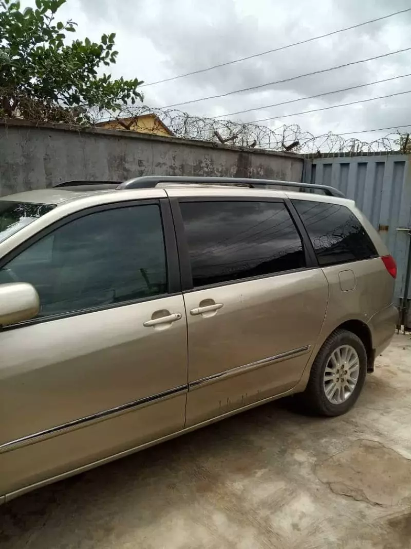Toyota Sienna   - 2007