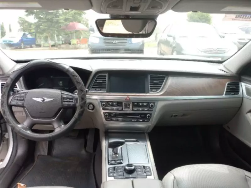 Hyundai Genesis   - 2018