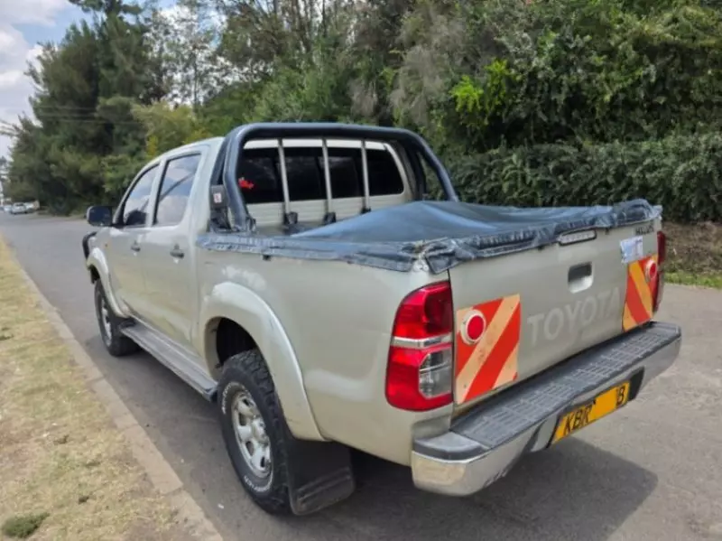 Toyota Hilux   - 2012