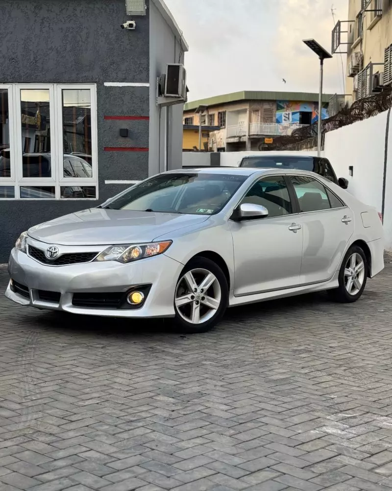 Toyota Camry   - 2013
