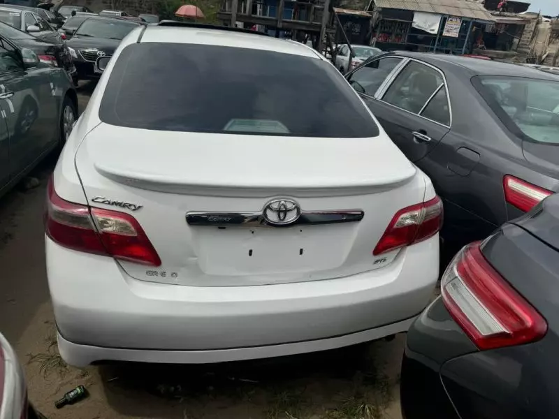 Toyota Camry   - 2009