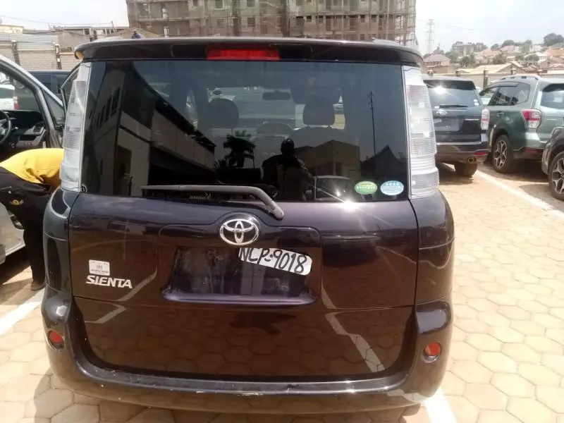 Toyota Sienta