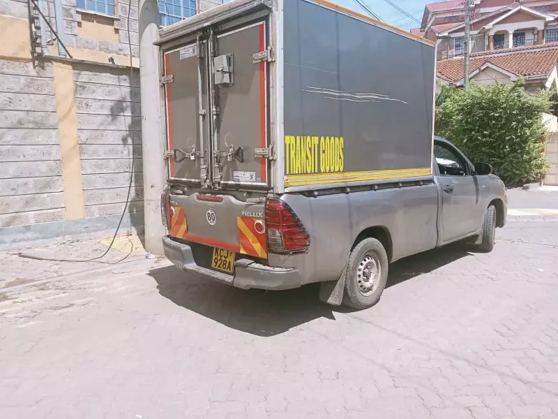 Toyota Hilux   - 2016