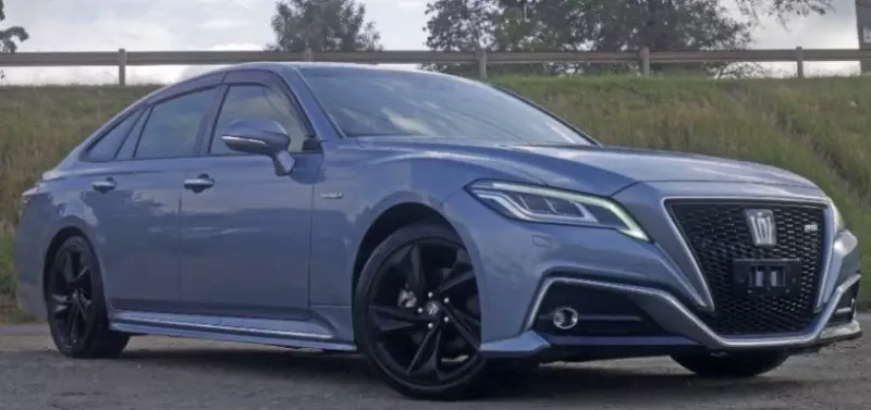 Toyota Crown Royal saloon Hybrid    - 2018