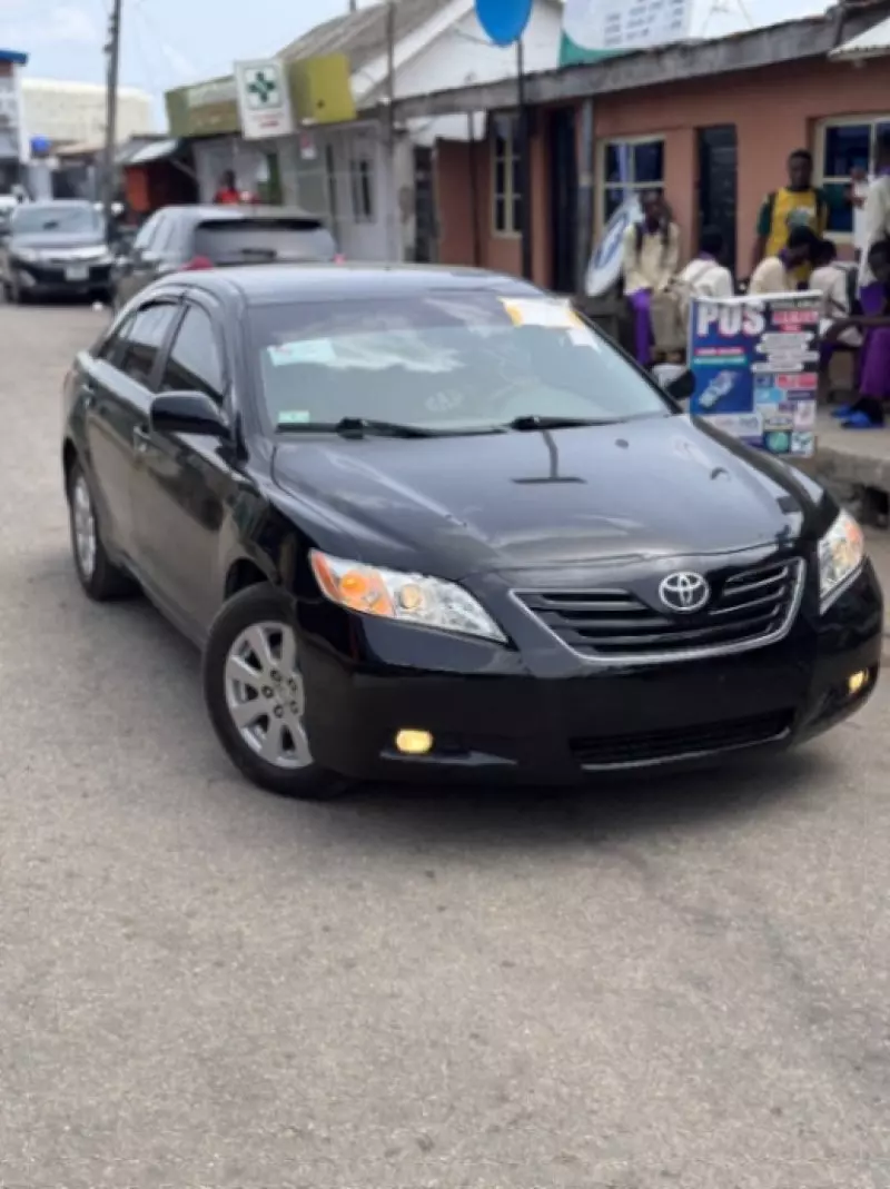 Toyota Camry   - 2009