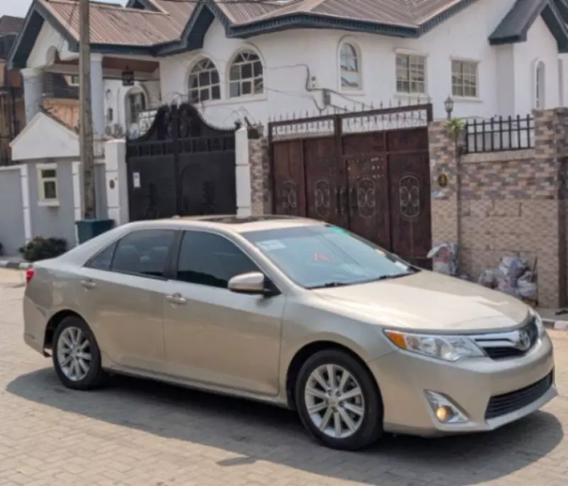 Toyota Camry   - 2013