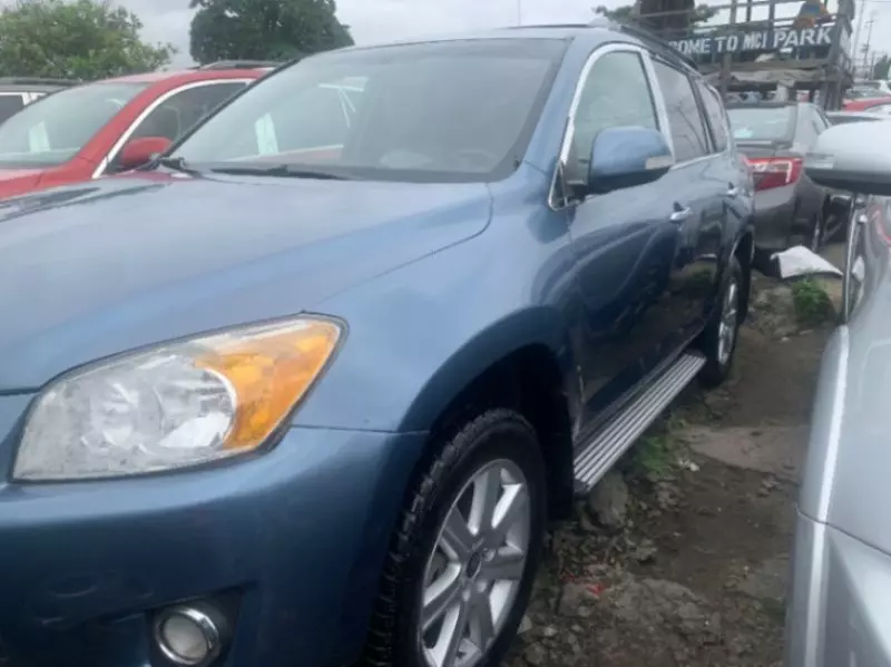 Toyota RAV 4   - 2010