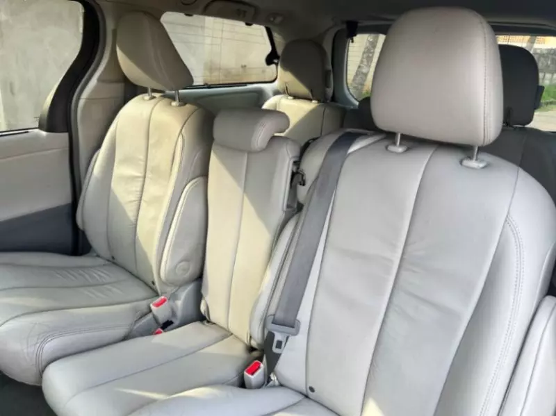 Toyota Sienna - 2012