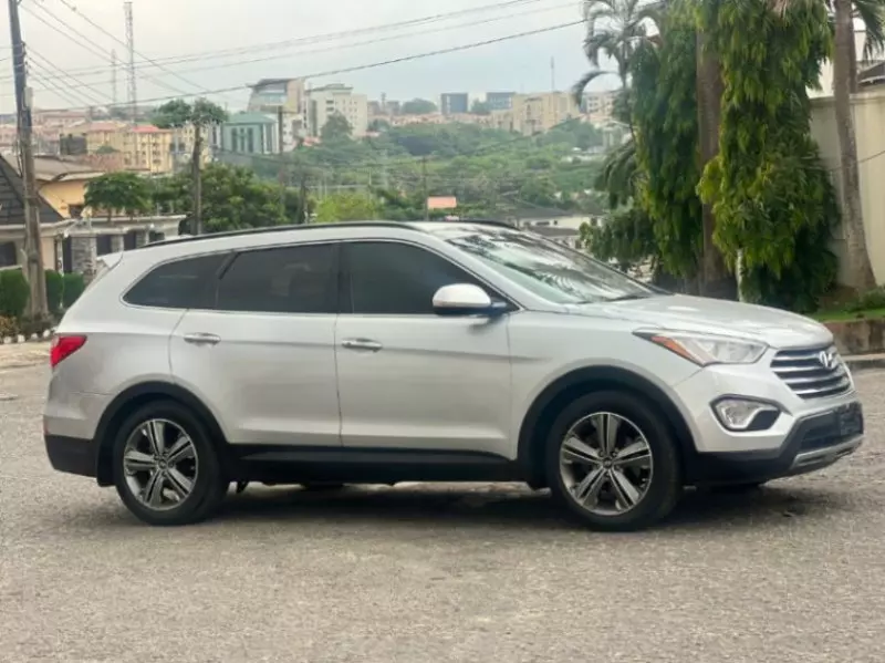 Hyundai Santa Fe   - 2015