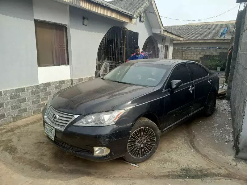Lexus ES   - 2010