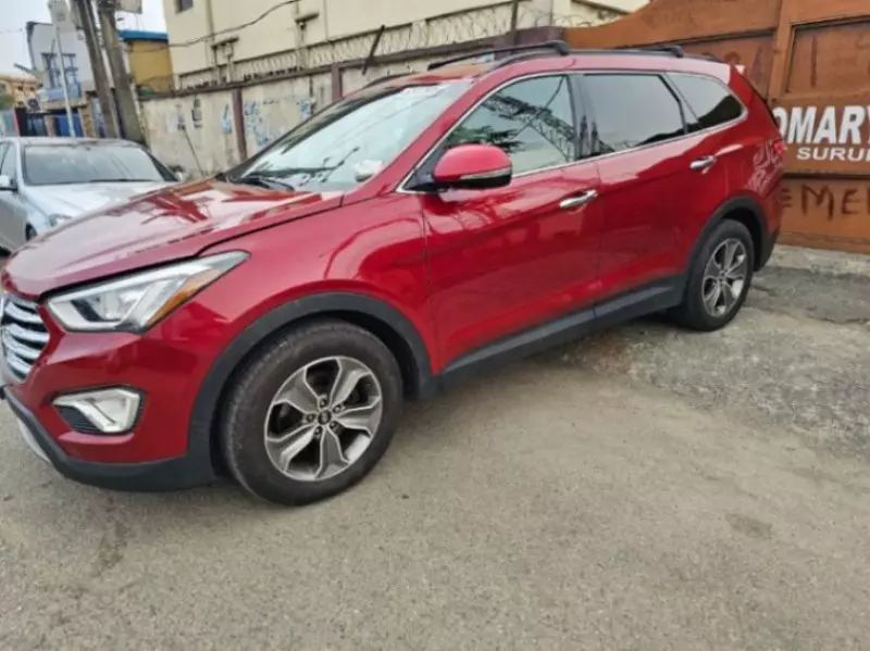 Hyundai Santa Fe   - 2013