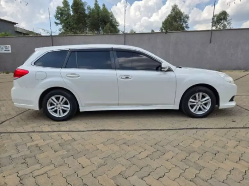 Subaru Outback   - 2011