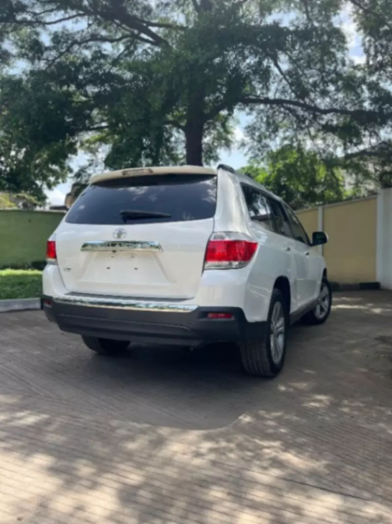 Toyota Highlander   - 2013