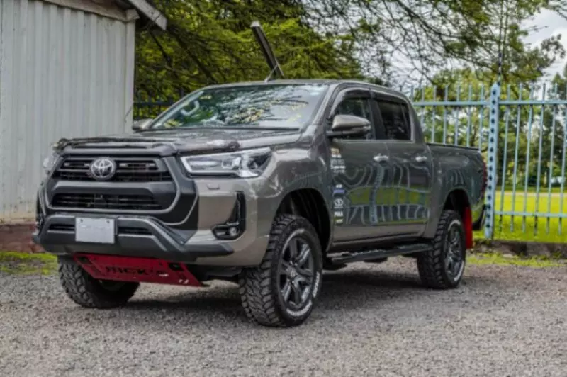 Toyota Hilux   - 2021