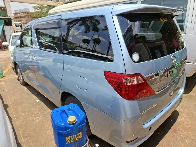 Toyota Alphard   - 2013