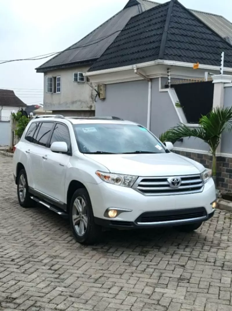 Toyota Highlander   - 2012
