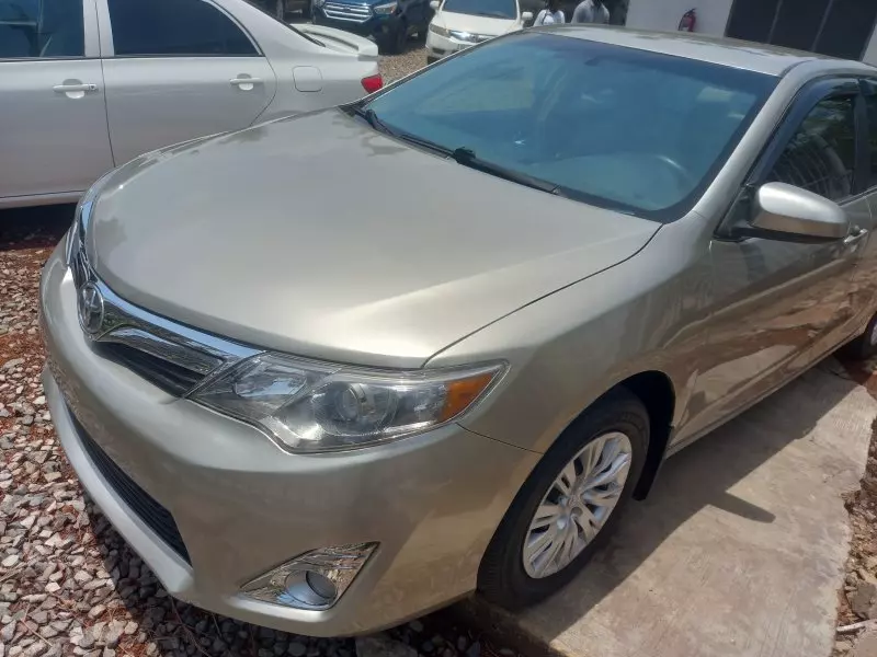 Toyota Camry   - 2014
