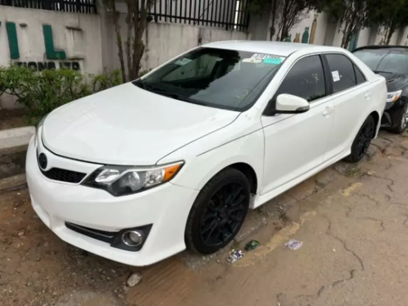 Toyota Camry   - 2012