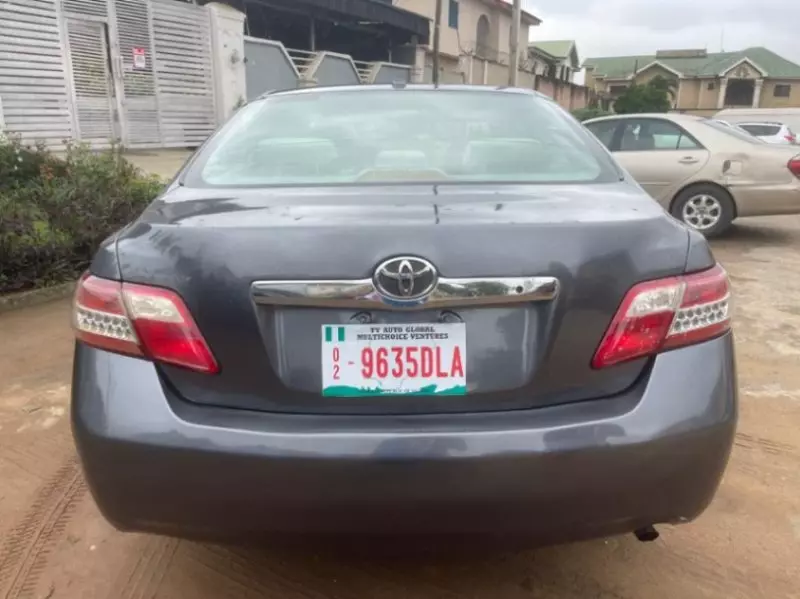 Toyota Camry   - 2010