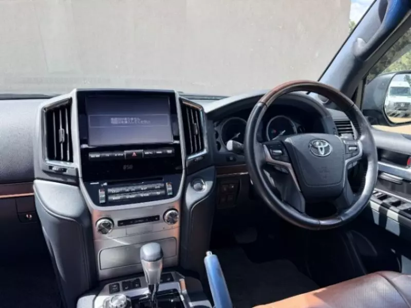 Toyota Land Cruiser V8   - 2020