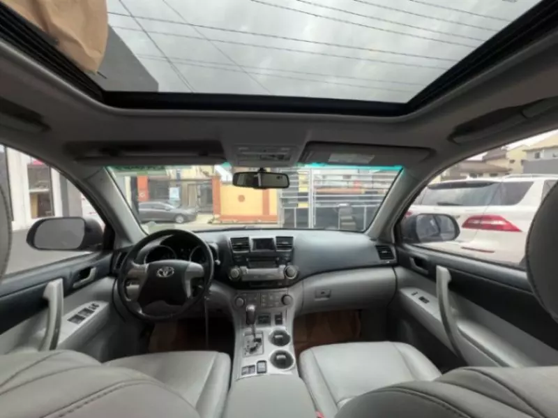 Toyota Highlander   - 2010