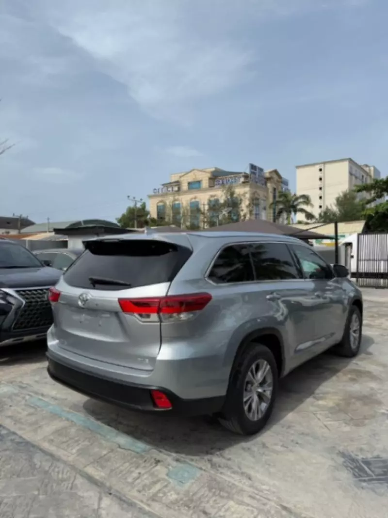 Toyota Highlander   - 2015