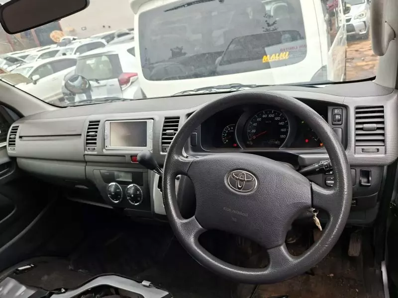 Toyota Hiace   - 2013