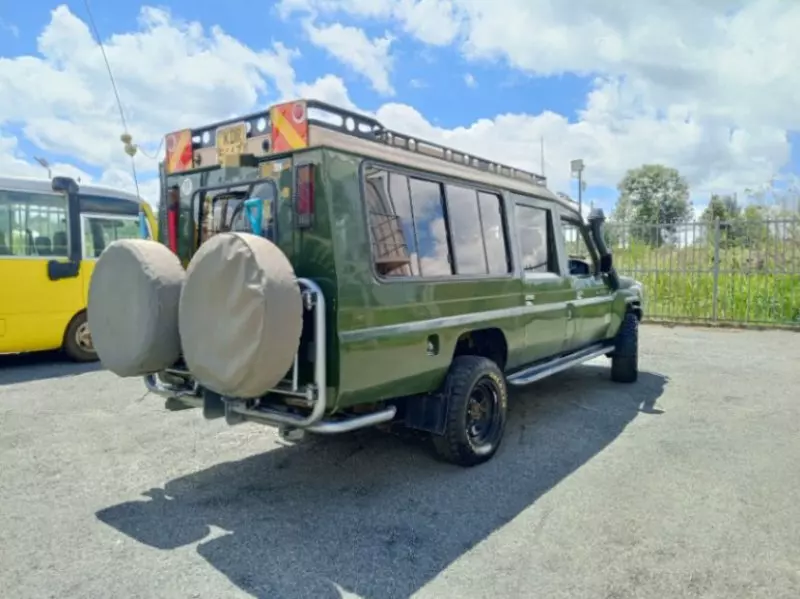 Toyota Land Cruiser 76 hard Top (9 Seater)   - 2017