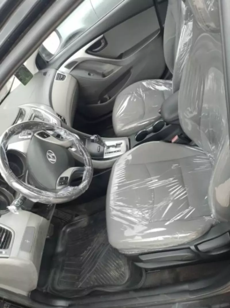 Hyundai Elantra   - 2013