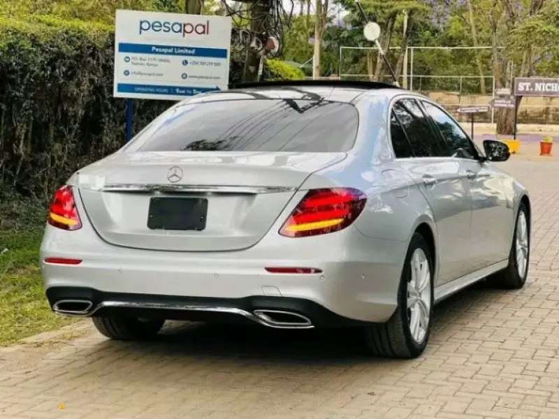 Mercedes-Benz E200