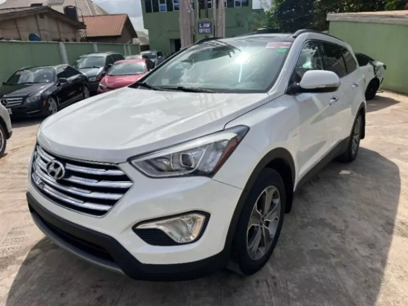 Hyundai Santa Fe   - 2013