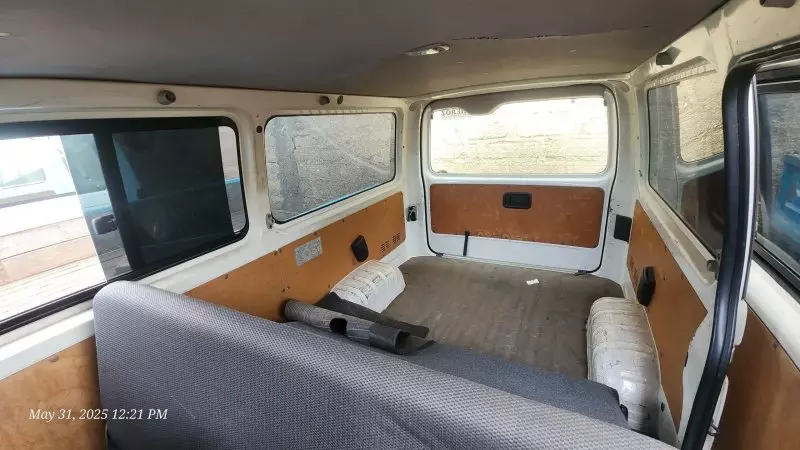 Toyota Hiace   - 2011