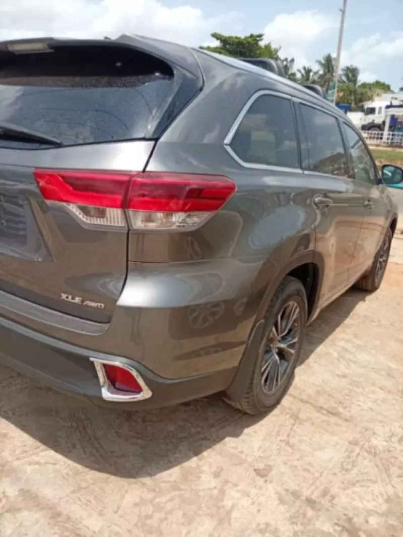 Toyota Highlander   - 2016