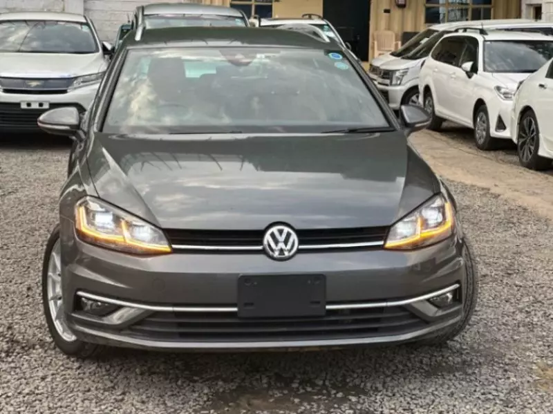 Volkswagen Golf   - 2018