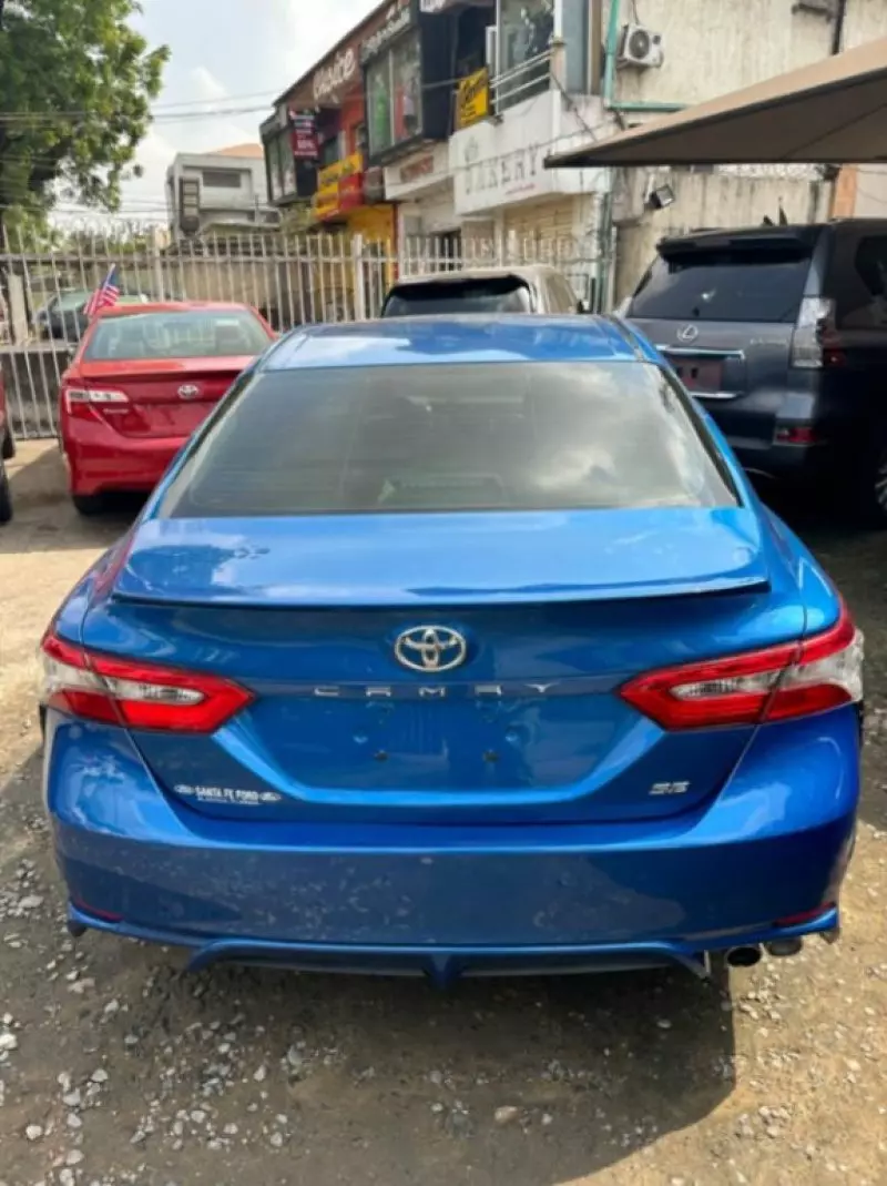 Toyota Camry   - 2018