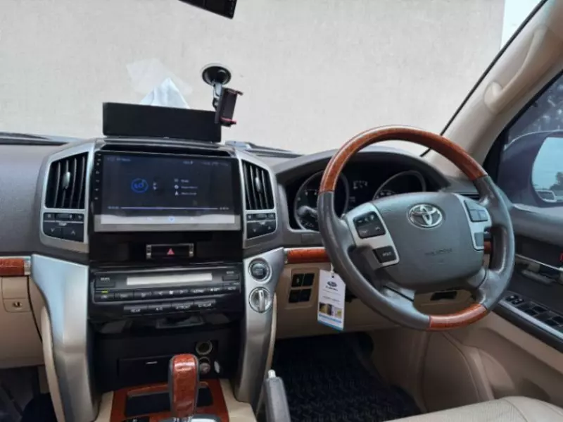 Toyota Land Cruiser V8   - 2014
