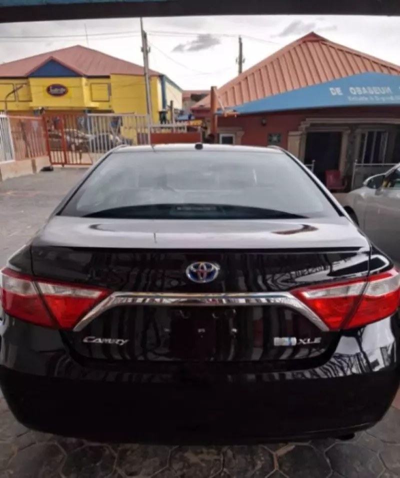 Toyota Camry   - 2017