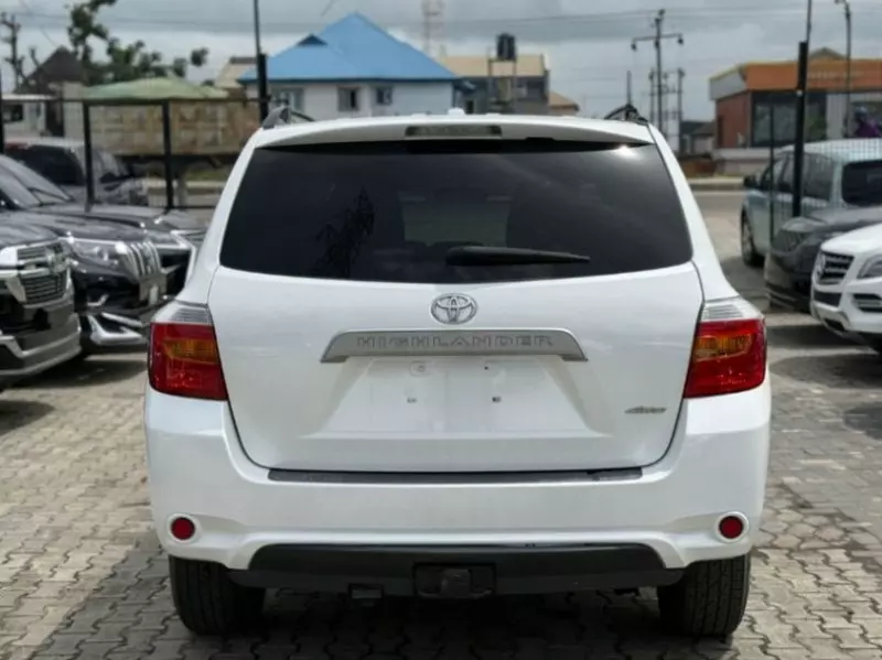Toyota Highlander   - 2010