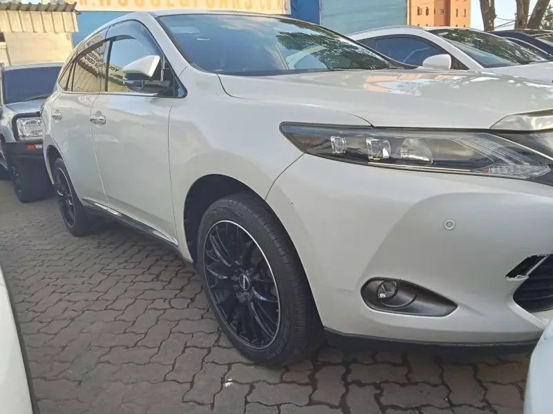 Toyota Harrier   - 2015